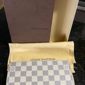 Louis Vuitton Zippy Wallet